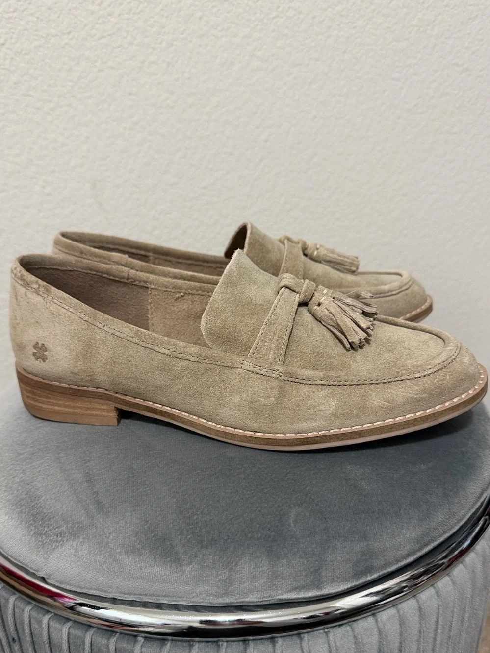 Lucky Suede Tassel Loafers in Beige - Women's Slip-On Dress Shoes - like new